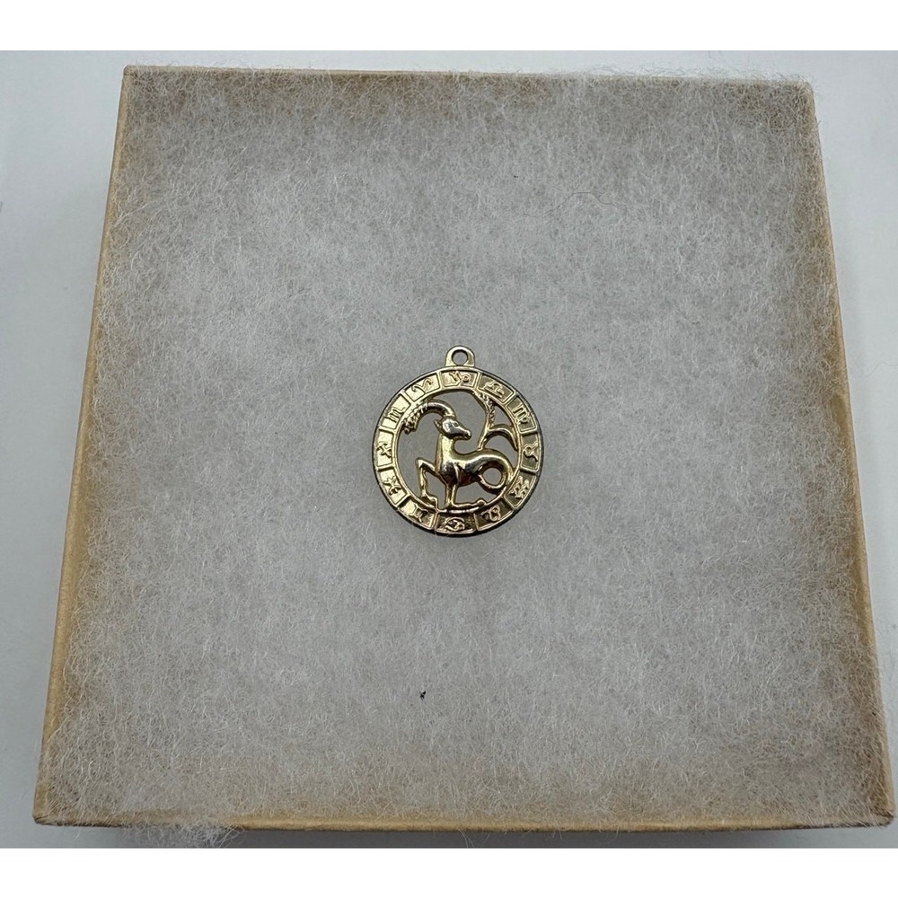 Gold Tone Capricorn Zodiac Pendant 1" Vintage Style Astrology Charm‎ - Picture 3 of 3